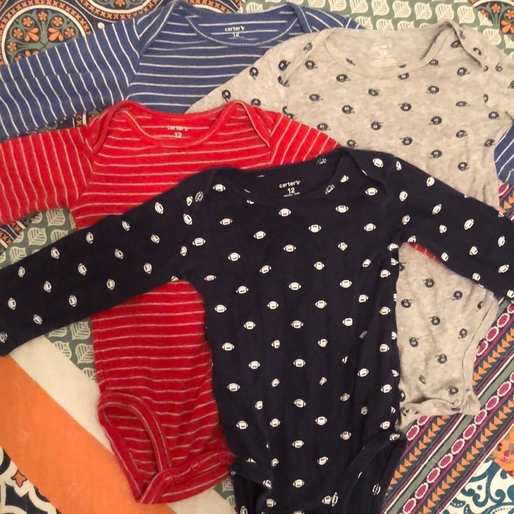 FOUR 12m long sleeve onesies - Carter’s